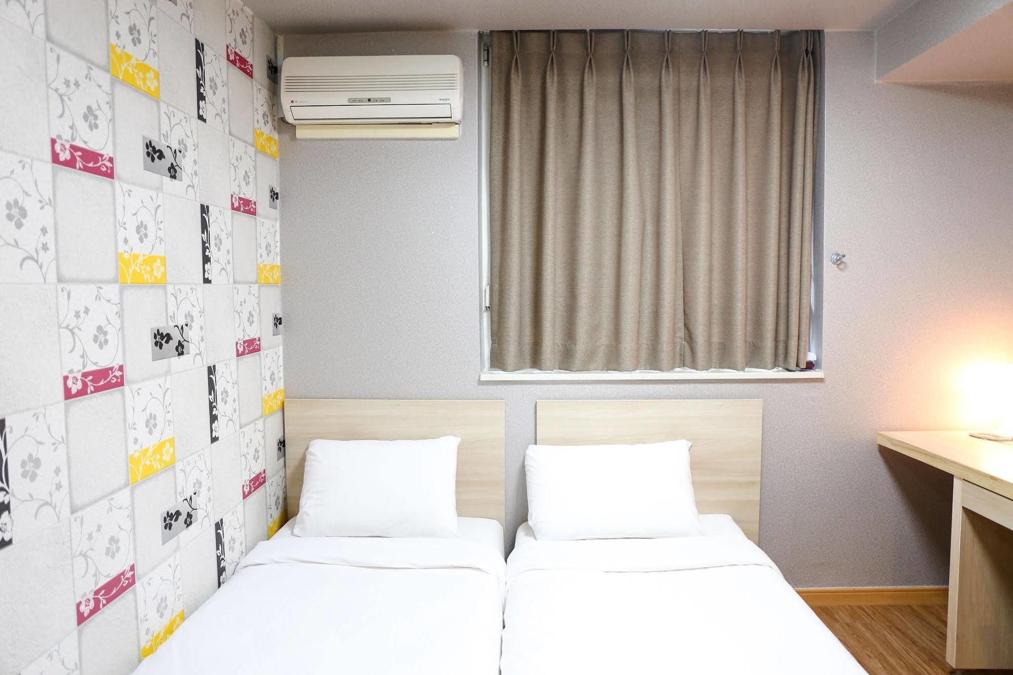 Aparthotel Etis Serviced 3*